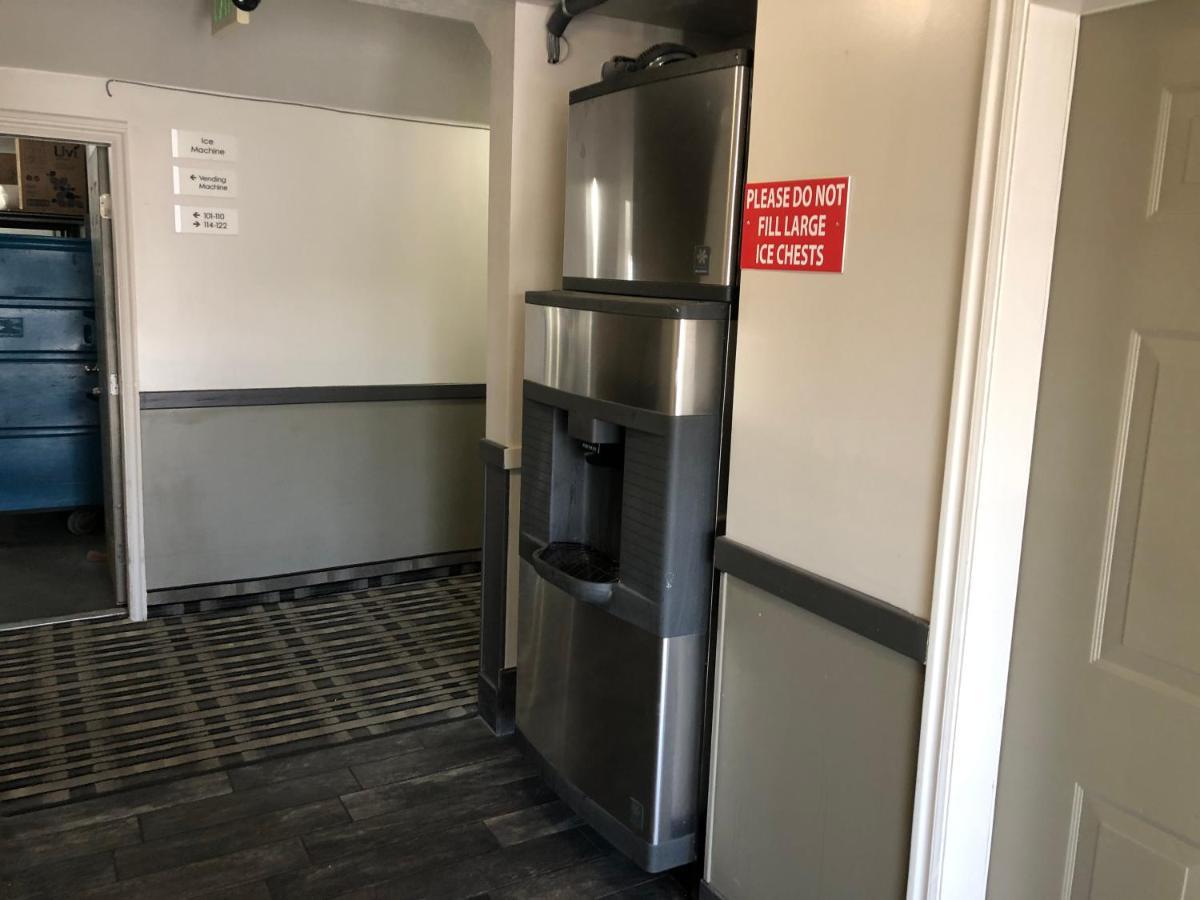 Ameri-Stay Inn&Suites Clearfield Bagian luar foto