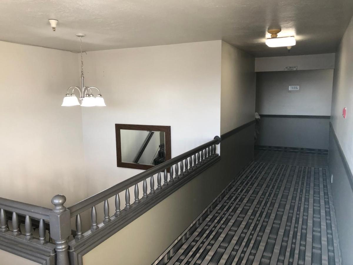 Ameri-Stay Inn&Suites Clearfield Bagian luar foto
